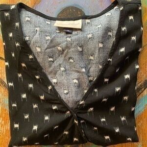 Really cute Universal Thread Goods Co. crop top size Medium in black